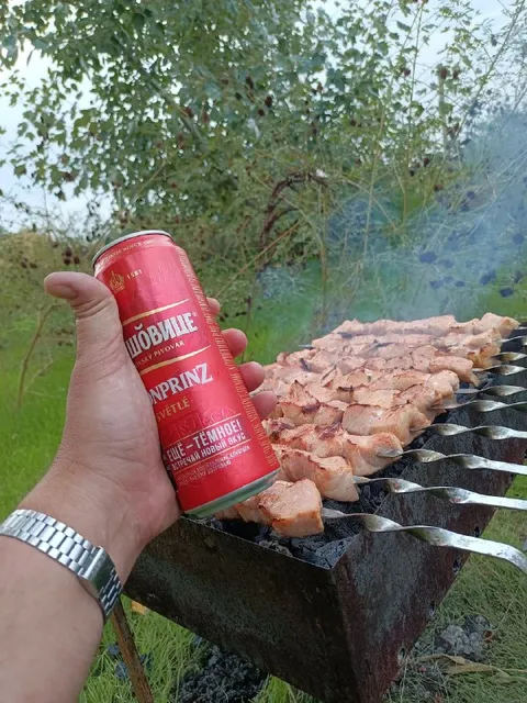 Pivovar u rozpáleného grilu