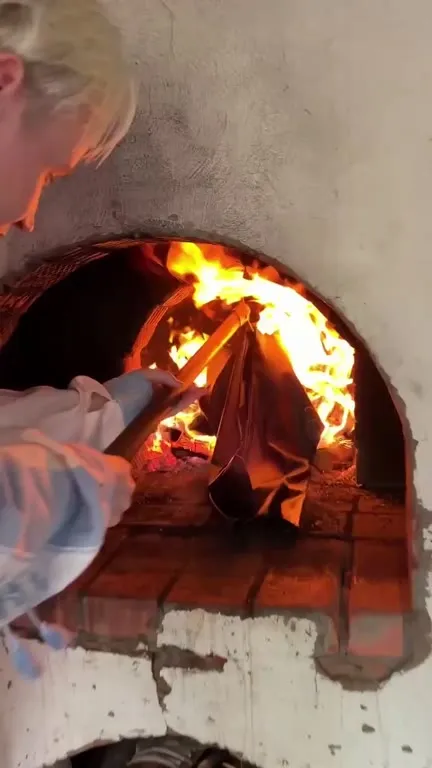 Шаман сжег кожаные штаны