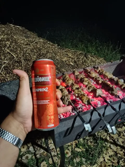 Вечерний шашлык с газировкой