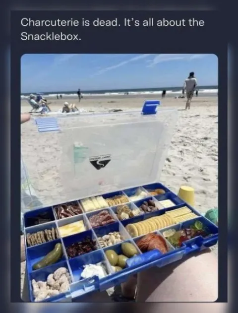 Beach Snacklebox Charcuterie