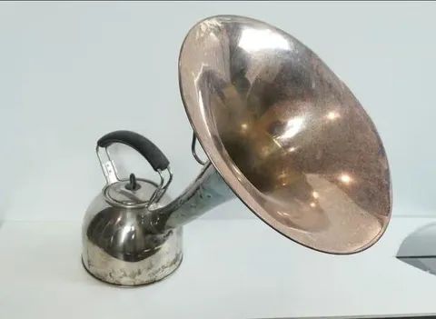Чайник с огромной воронкой