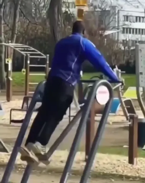 Пиво на голове в спортзале