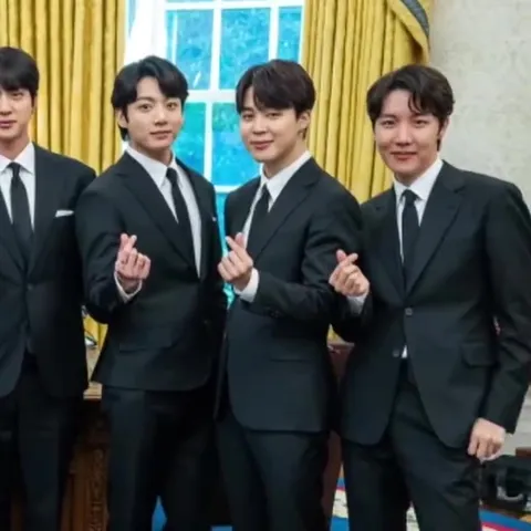 Байден с BTS, затем Трамп