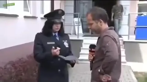 Интервью внезапно заканчивается смехом