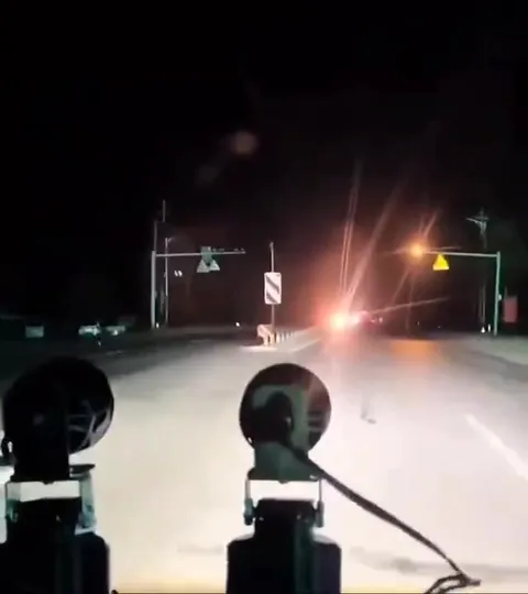 Ночная поездка под драматичный ремикс