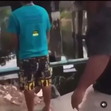 Неожиданное приседание у машины