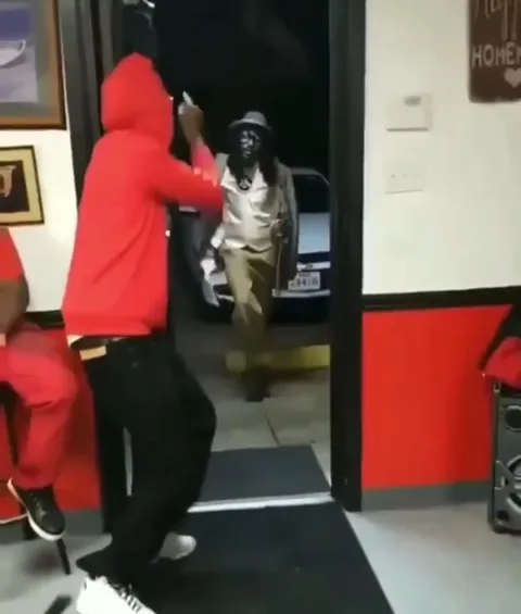Mannequin Comes to Life