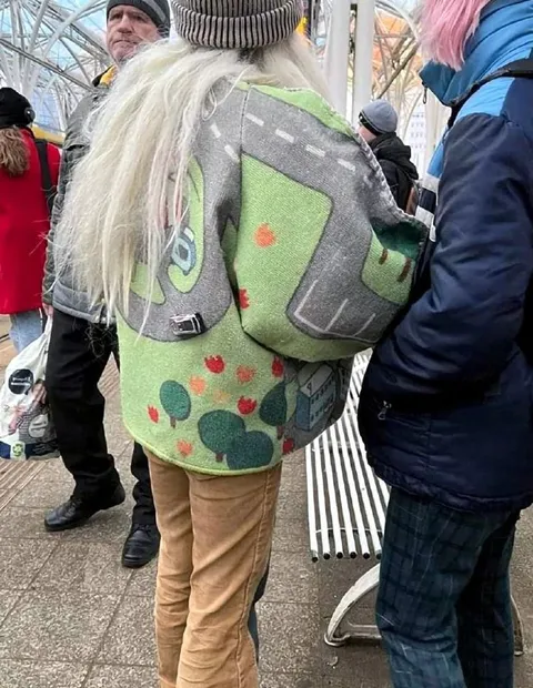 Свитер с картой города