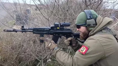 Боец после пулемётной очереди