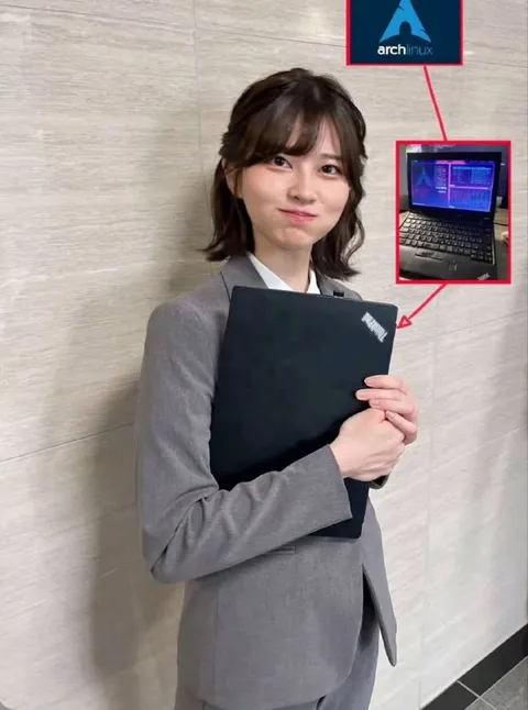 Arch Linux Girl With ThinkPad