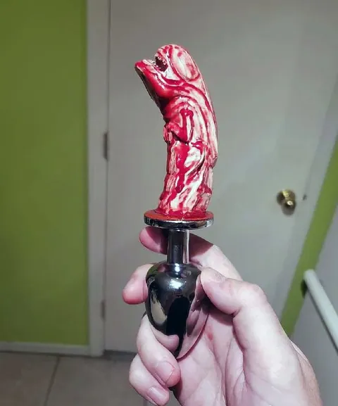 Странная красная печать