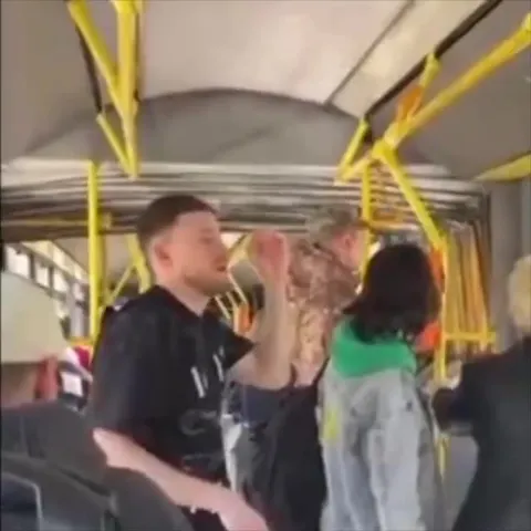 Танец в автобусе