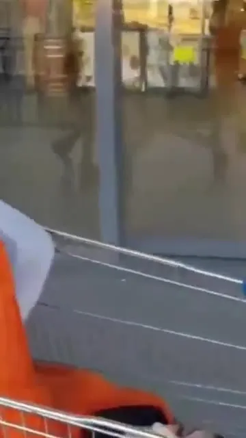 רכבת עגלות בסופר