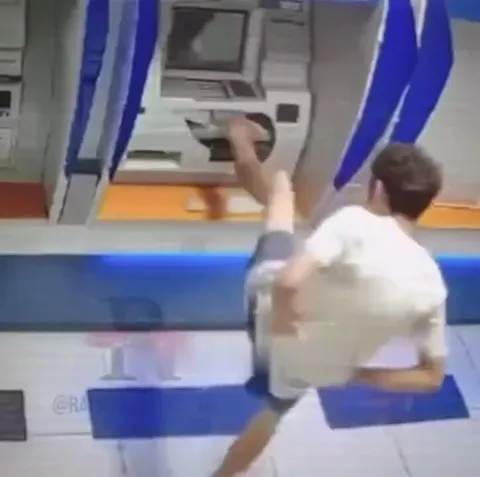 Неудачный проход через дверь