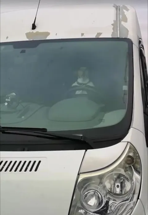 Кто так припарковался?