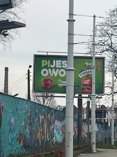 Pijesz owoc z billboardu