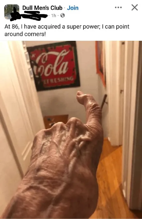 86-летний супергерой указывает за угол