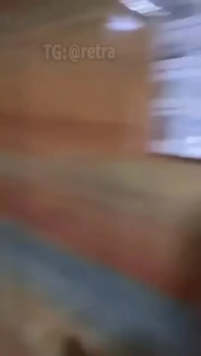 反复进出电梯的视角