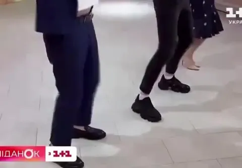 Телеведущие танцуют под Бам Бам Бам