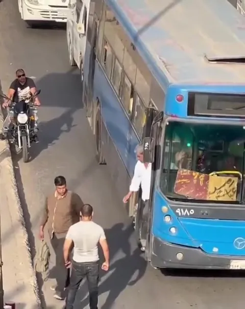 Когда застрял между автобусами
