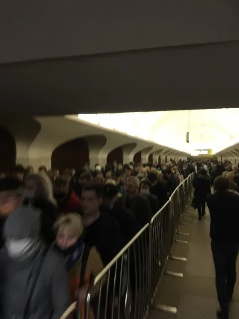 Народу в московском метро