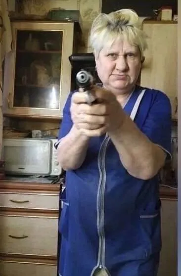 Бабушка с пистолетом