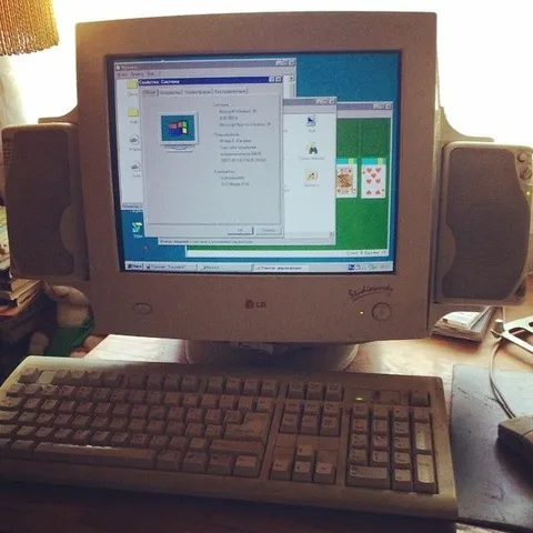 Старый компьютер с Windows 98