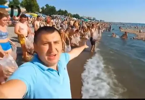 Журналист на пляже и колбасный сюрприз