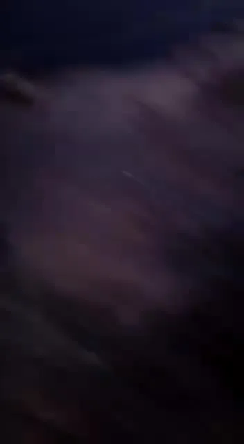 Карлик танцует у озера