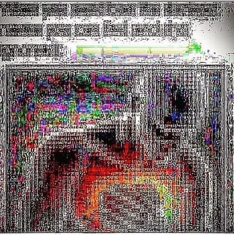 Искажённый экран с помехами