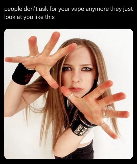 Avril Lavigne Vape Stare