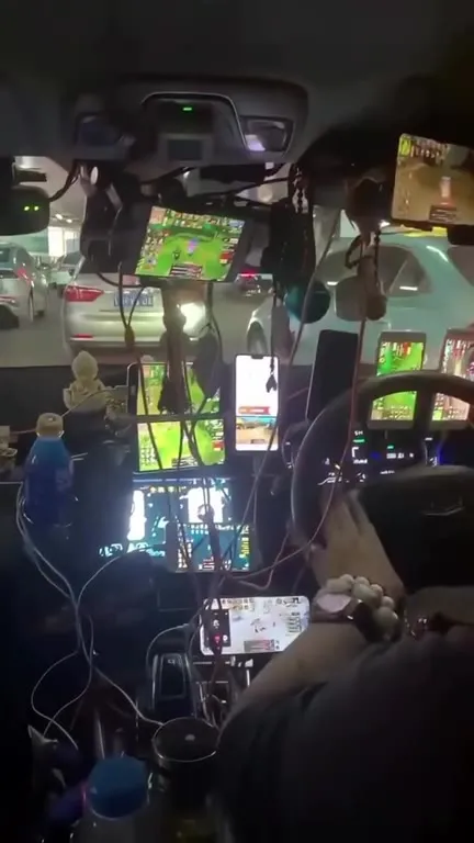 Такси с игровым центром