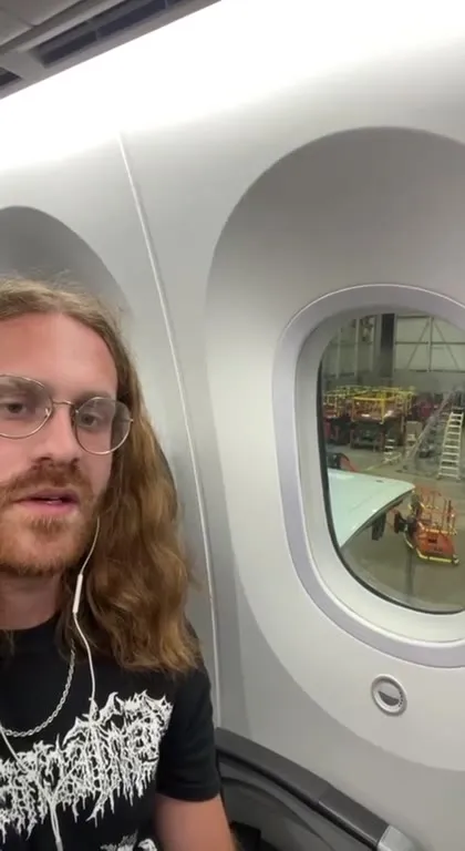 Aircraft Mechanic Explains Frodo's Window