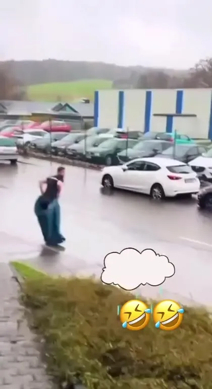 Плащ из синего пакета