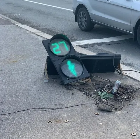 Упавший светофор с таймером