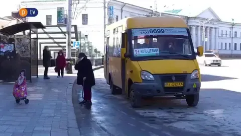 Бабуся забирає чужу сумку