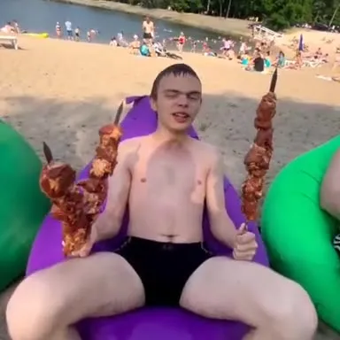 Пляжный отдых с шашлыком и алкоголем