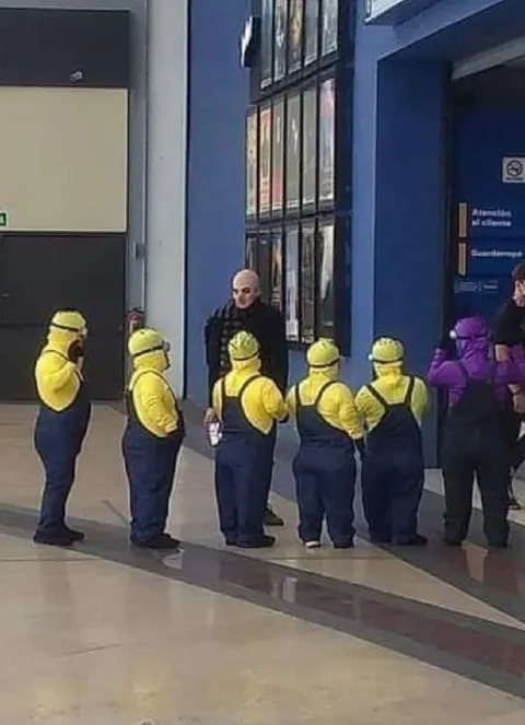 Los Minions rodean a Gru