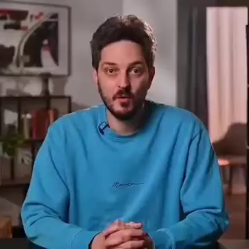 Серьёзный взгляд в камеру