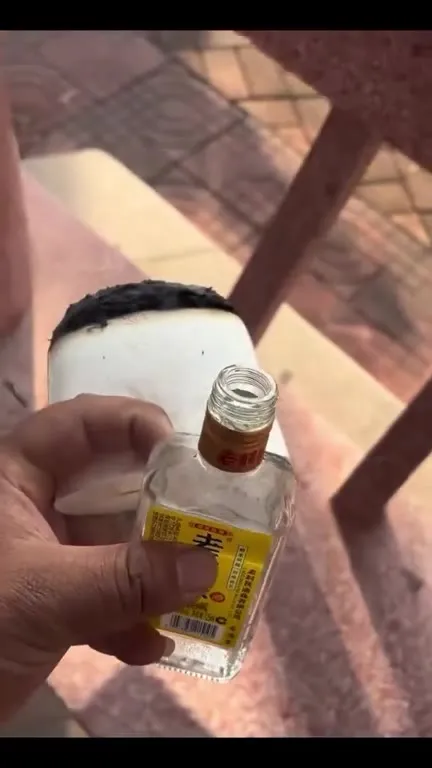 Туалетная бумага с чёрной корочкой