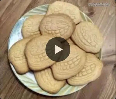 Печенье с лицом тролля