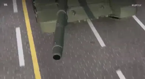 Когда танк целится прямо в тебя