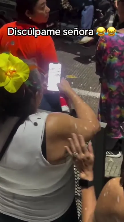 Disculpame señora con espuma