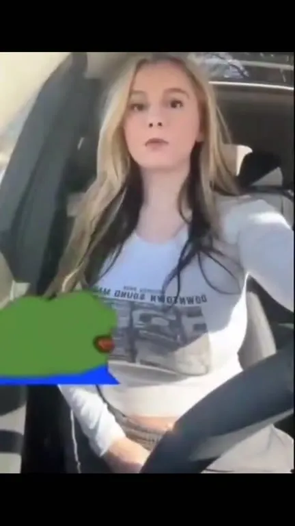 Пепе в машине