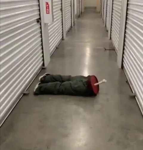 Спальный мешок в коридоре