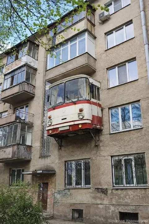 Автобус вместо балкона