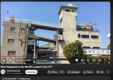 古い工場の謎の看板