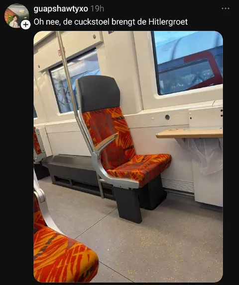 De stoel brengt de Hitlergroet
