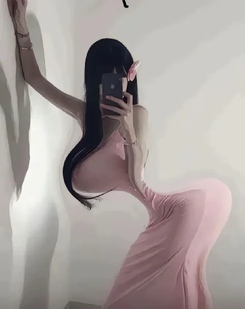Искажённое селфи в зеркале