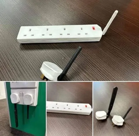 Странные британские розетки